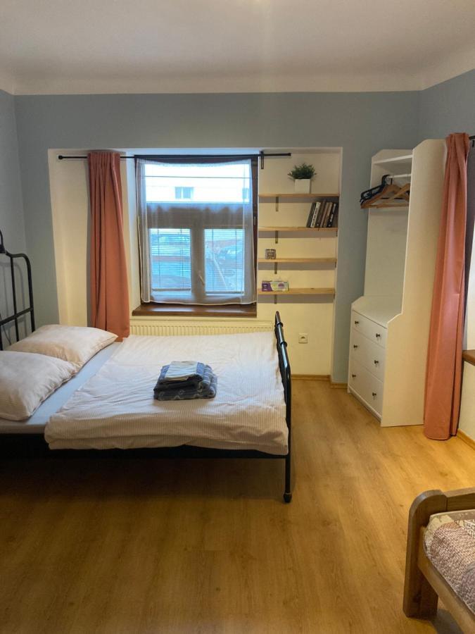 Apartman Centrum Йичин Экстерьер фото